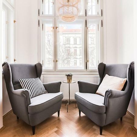 Trendy Local Apartment Praga Exterior foto