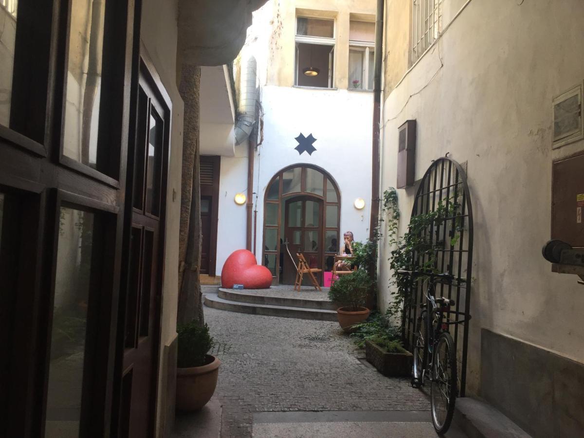 Trendy Local Apartment Praga Exterior foto