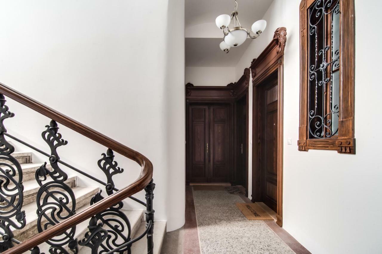 Trendy Local Apartment Praga Exterior foto