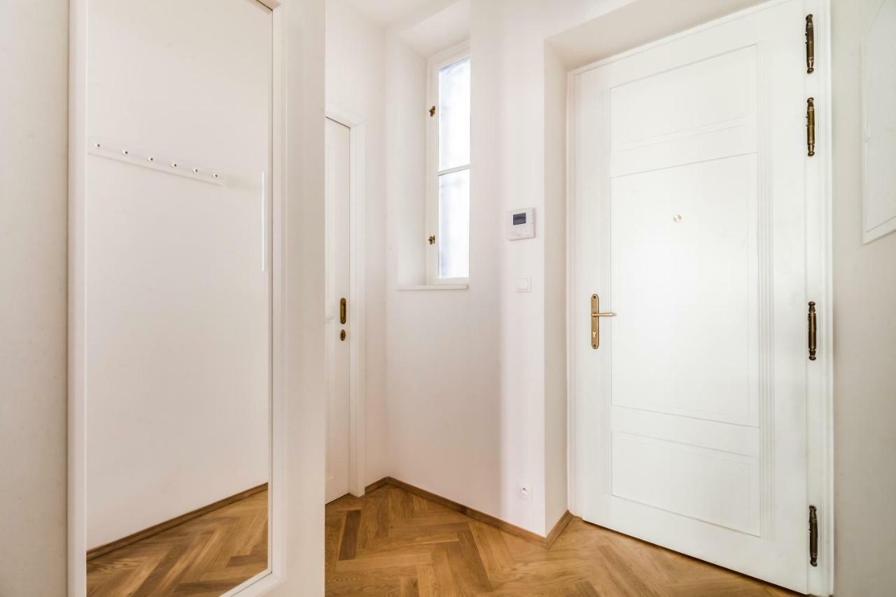 Trendy Local Apartment Praga Exterior foto