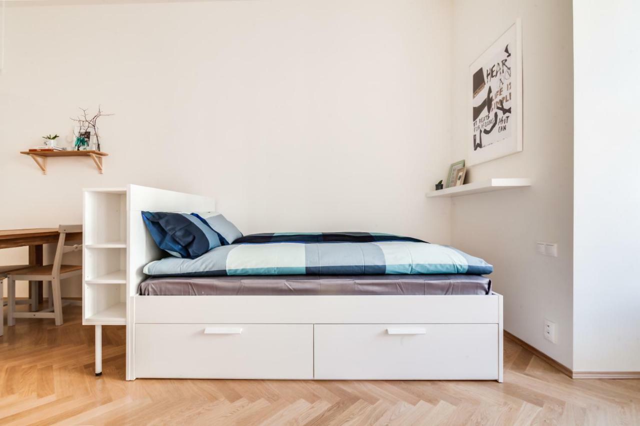 Trendy Local Apartment Praga Exterior foto