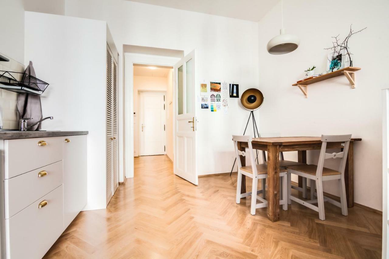 Trendy Local Apartment Praga Exterior foto