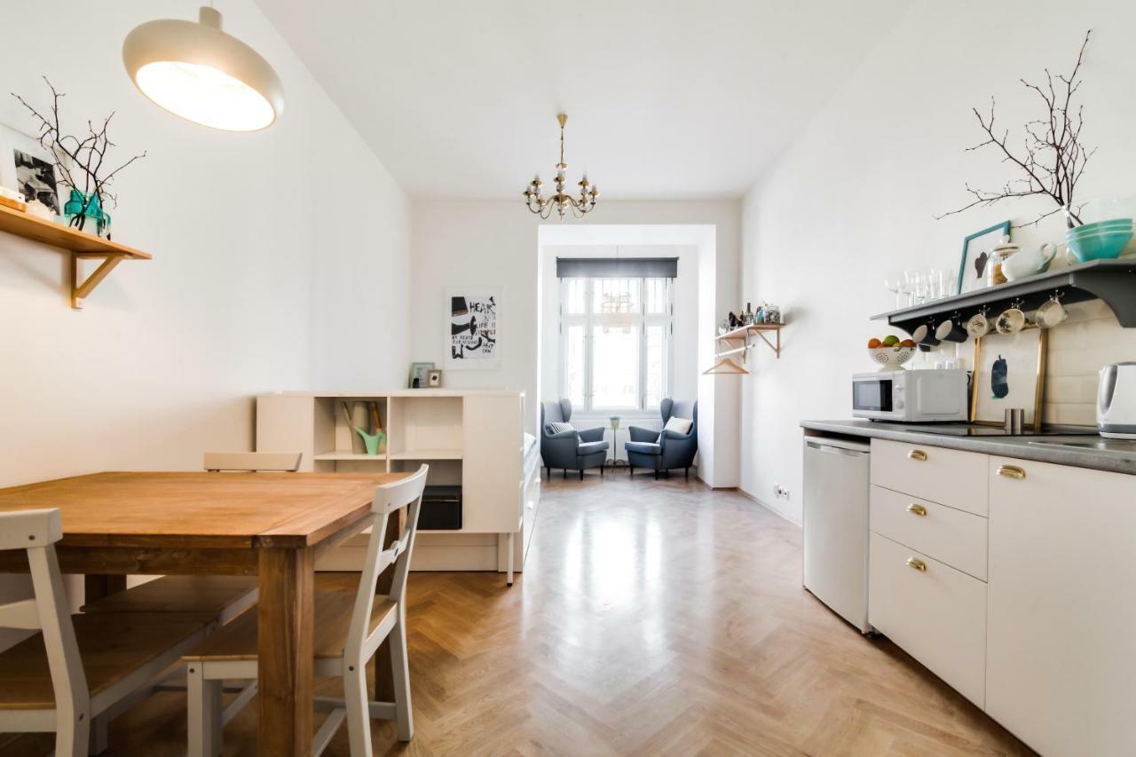 Trendy Local Apartment Praga Exterior foto