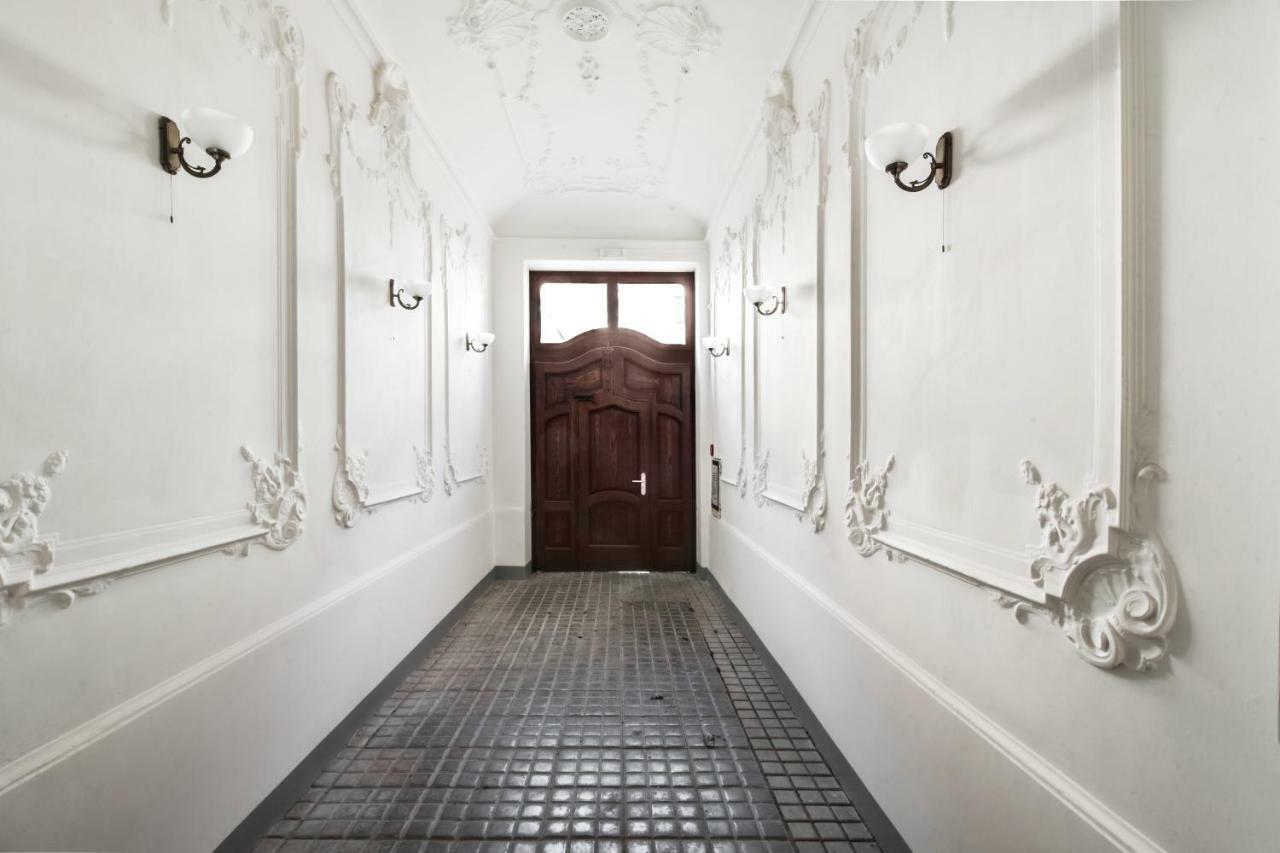 Trendy Local Apartment Praga Exterior foto