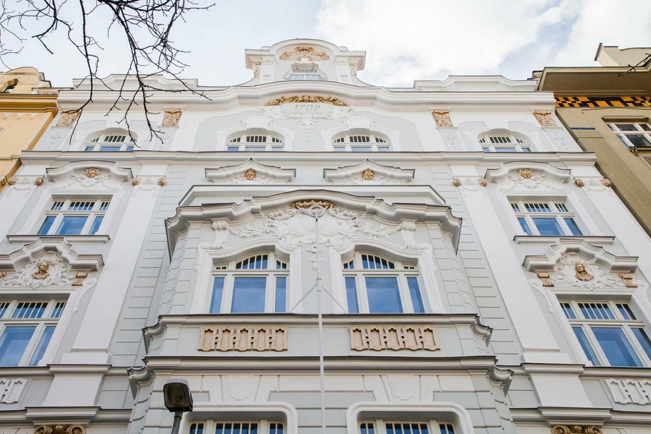 Trendy Local Apartment Praga Exterior foto